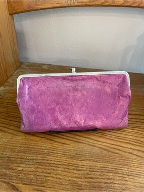 HOBO Purple Embossed Leather Kiss-Lock Lauren Clutch Wallet *read😊